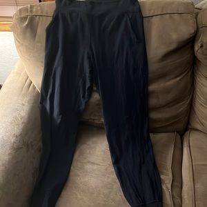 Lululemon joggers size 6 in black